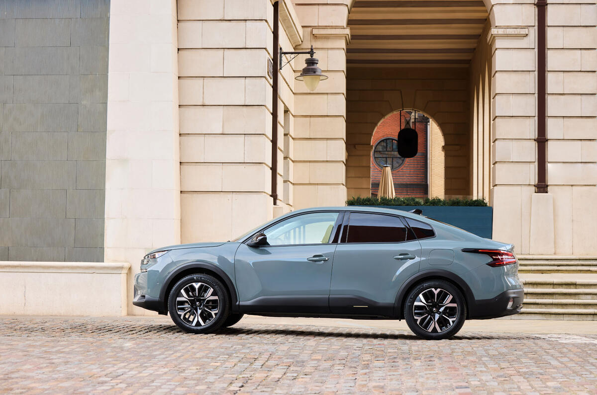 04b Citroen e C4 X 2025 review side view