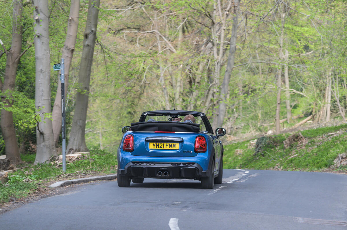 23 Mini Convertible 2021 RT on road rear