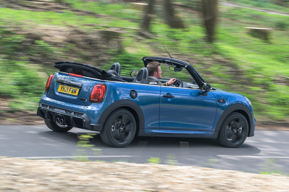 3 Mini Convertible 2021 RT hero rear