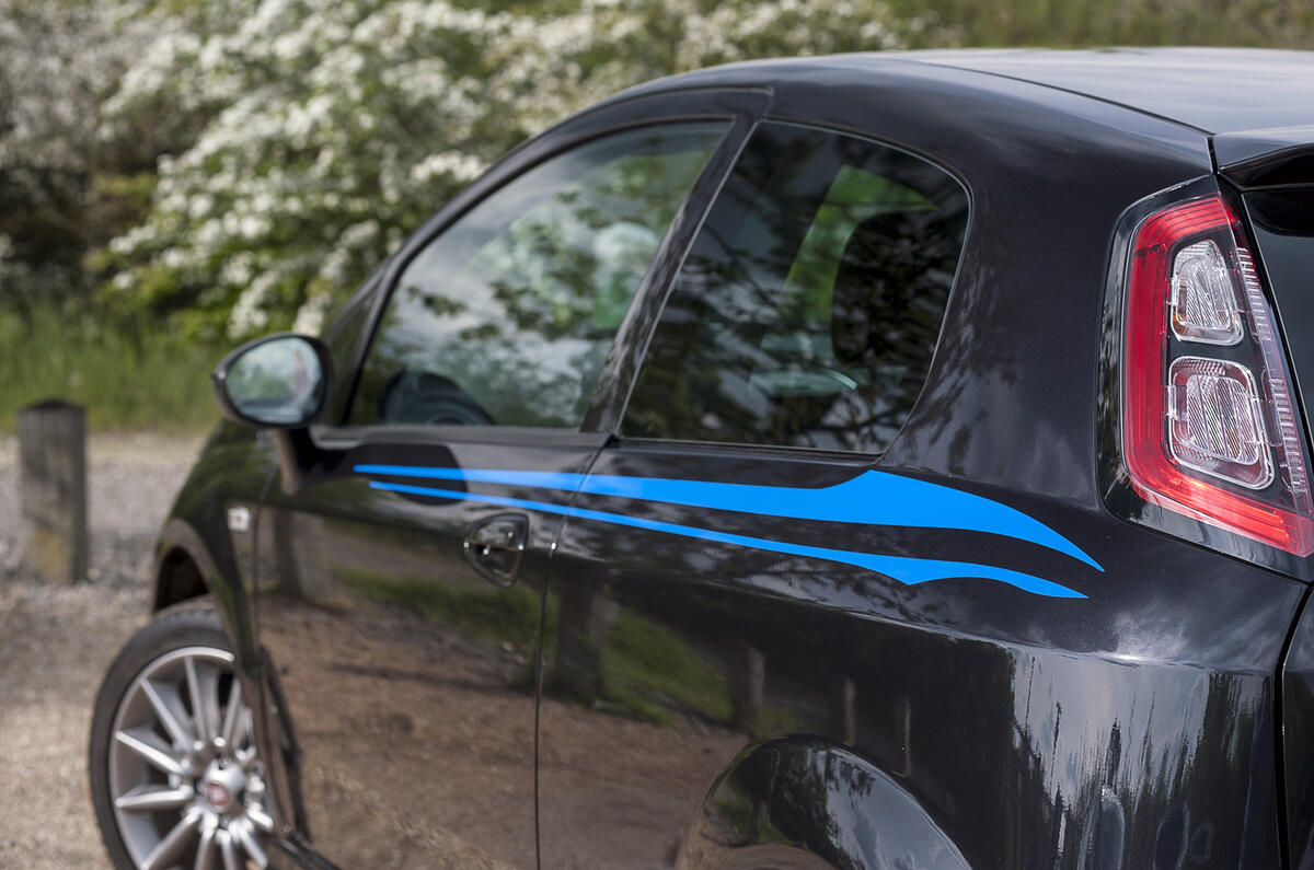 Fiat Punto side lines