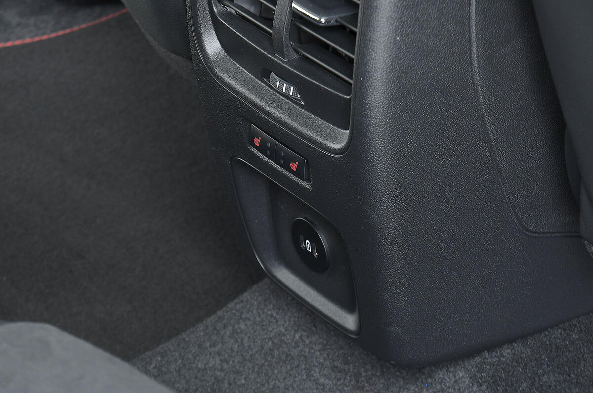 Ford Kuga hydrid S line 2024 rear air conditioning vents