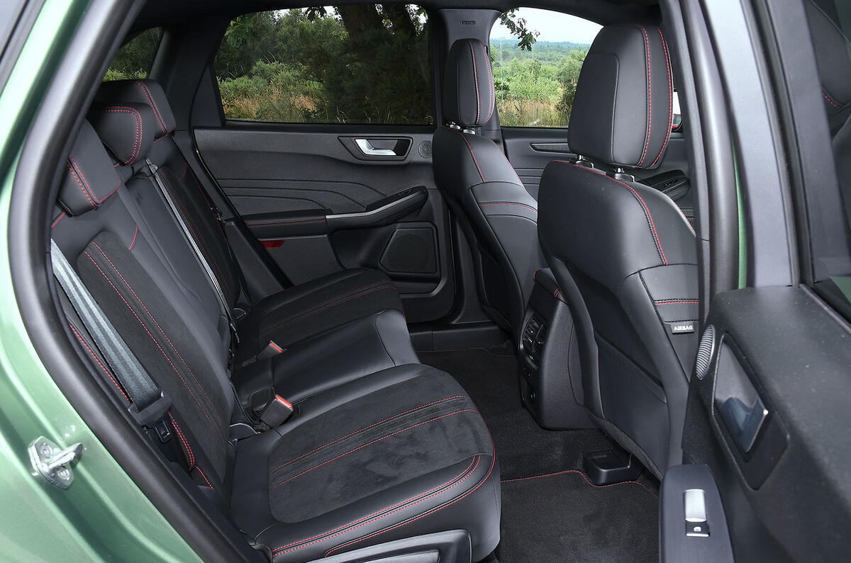 Ford Kuga hydrid S line 2024 rear seats