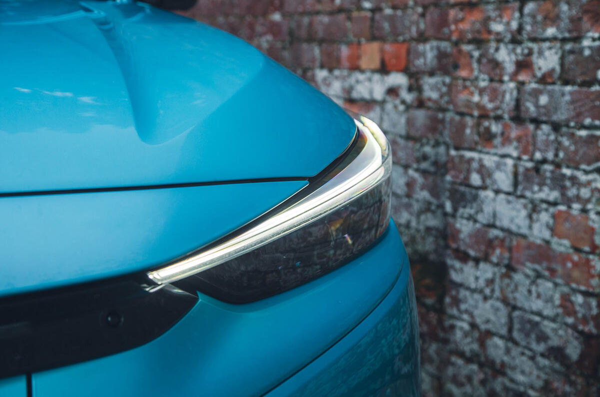 honda eny1 review 2023 004 headlight