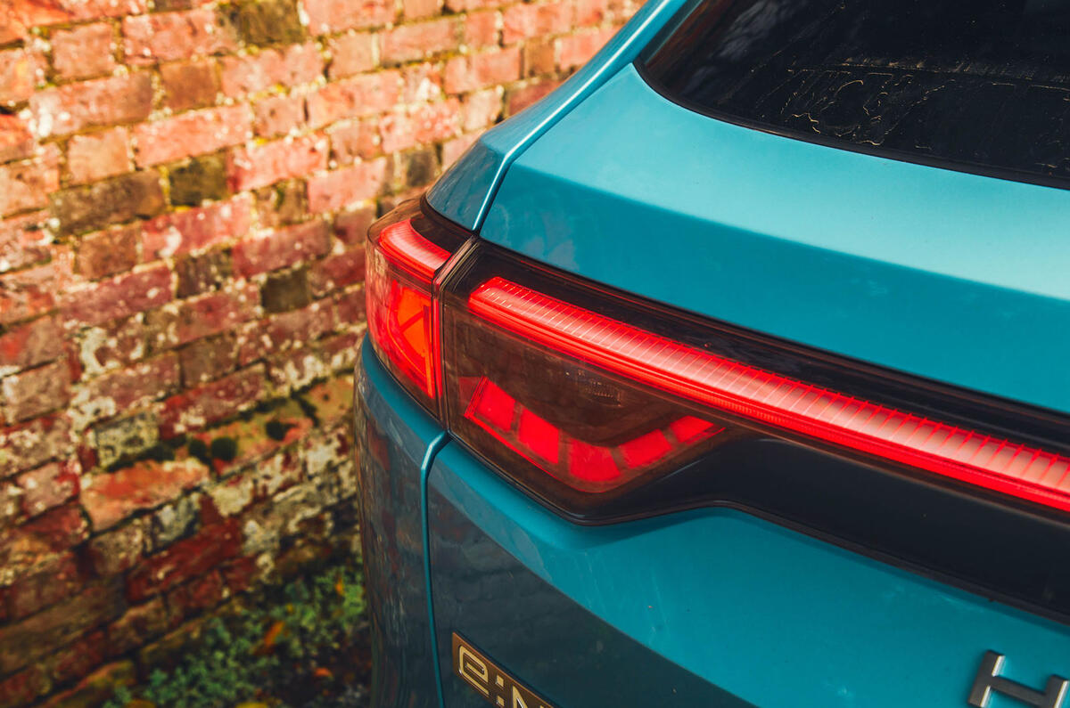 honda eny1 review 2023 008 rear lgiths