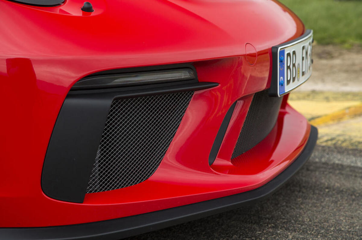 Porsche 911 GT3 day-running-lights