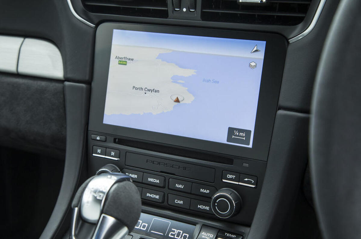 Porsche 911 GT3 infotainment system