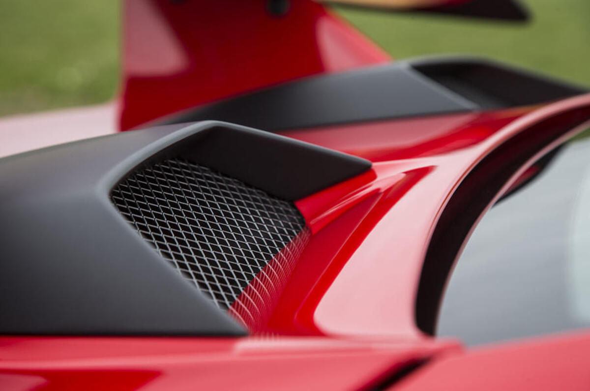 Porsche 911 GT3 air intake vents