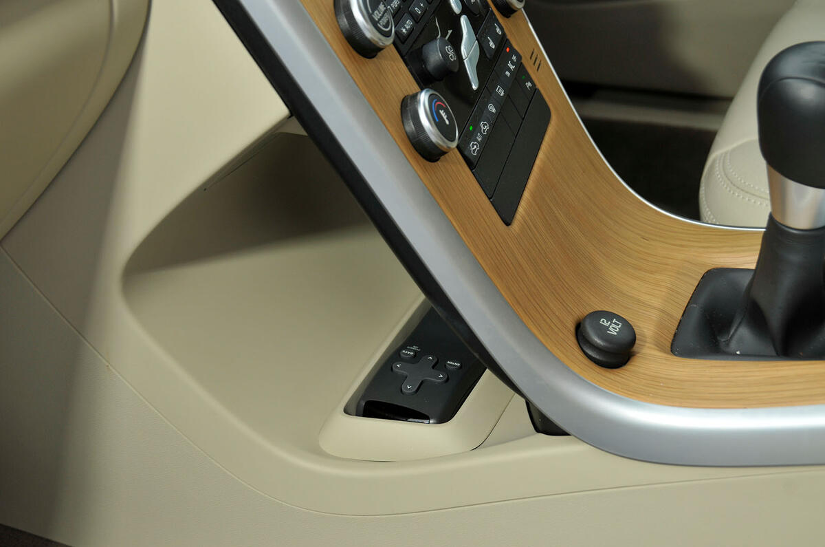 Volvo XC60 floating centre console