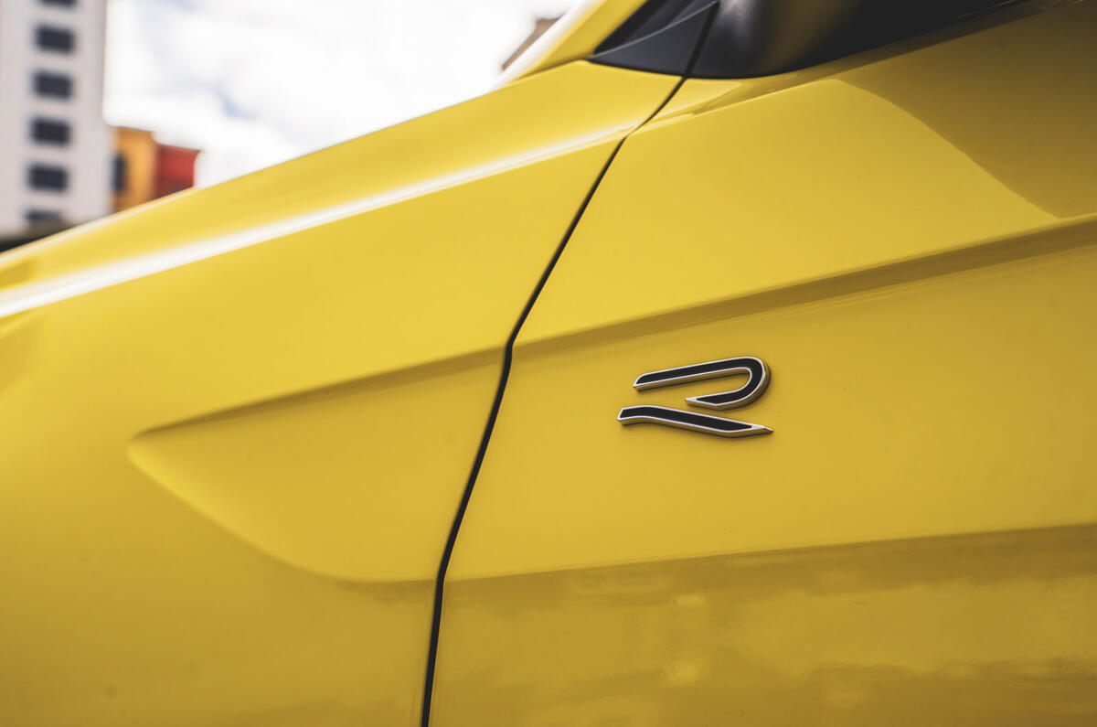 vw t cross review 2024 05 r badge